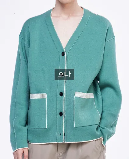 송지오옴므 (SONGZIO HOMME) 벨벳 리버시블 가디건 SG5KT515IV (그린면 착용)