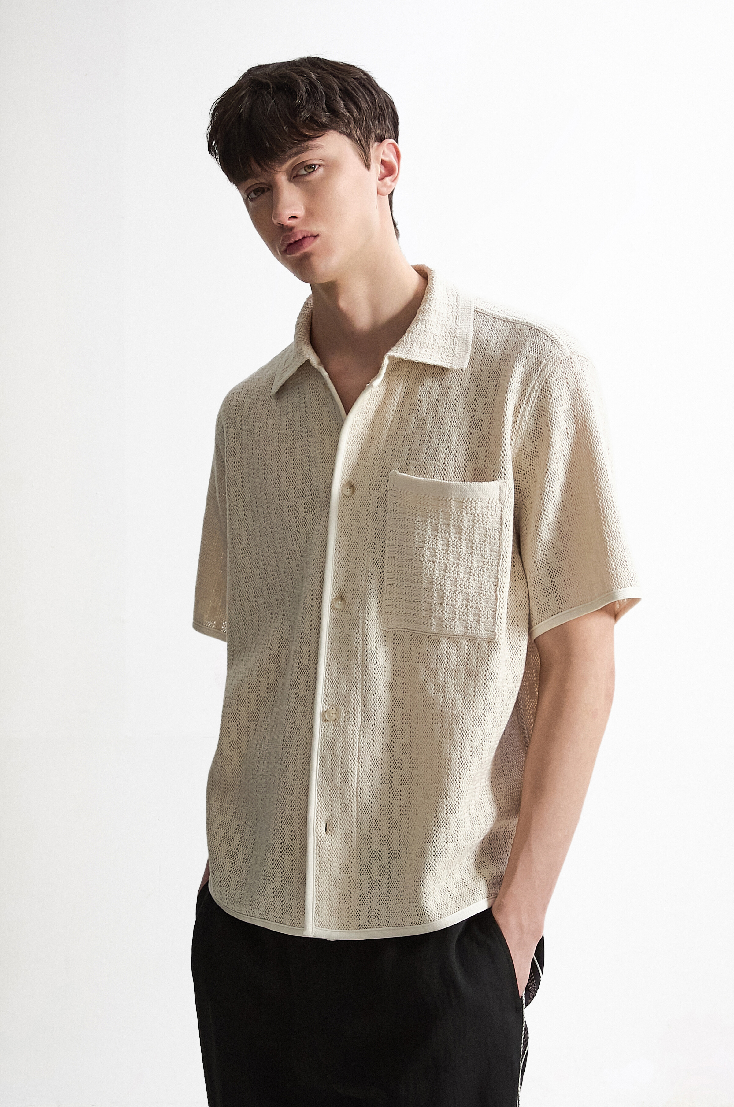 시스템옴므 (SYSTEM HOMME) 코튼 블렌드 텍스처 카라 하프 셔츠 LIGHT BEIGE (SH2G3WSH727M)