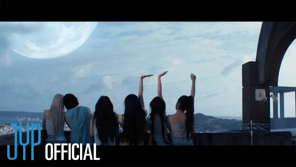 NMIXX(엔믹스) “Heavy Serenade” M/V