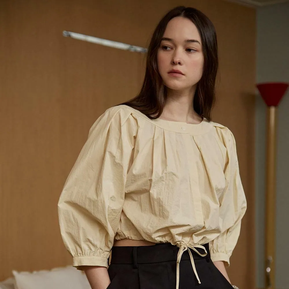 노미나떼 (NOMINATE) Volume Cropped Blouse (Butter Lemon)