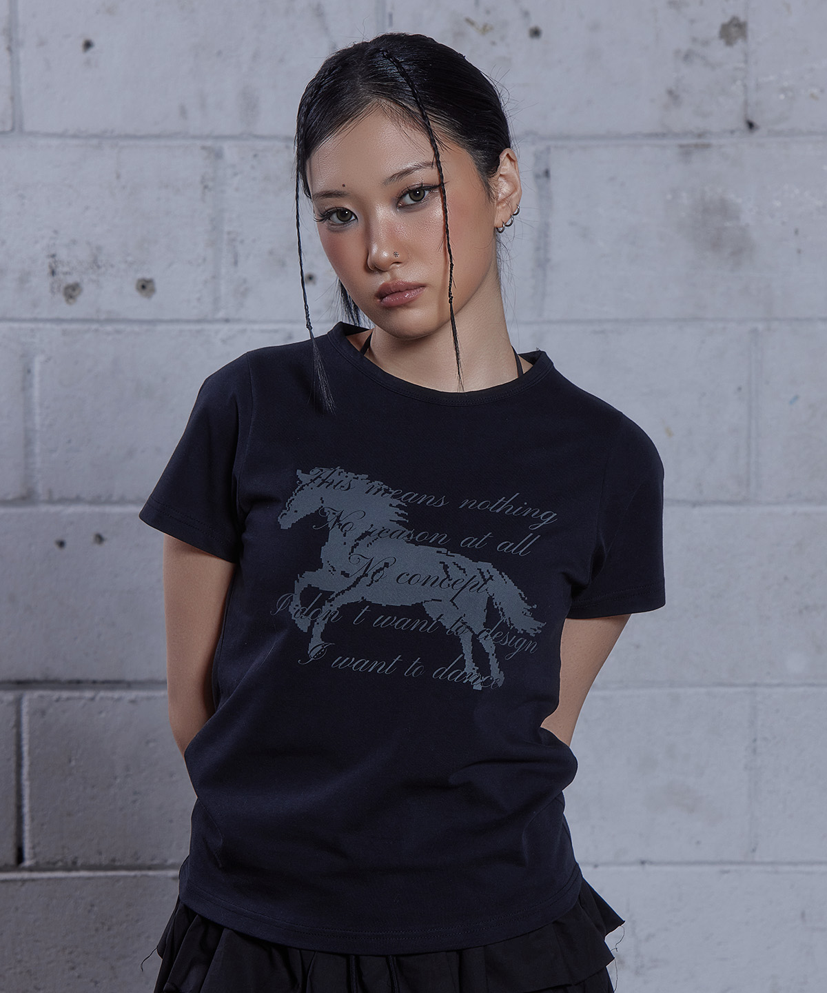 디오스피스 (DAUSPICE) (DUC) GA Semi-Crop Short-Sleeve T-Shirt Black