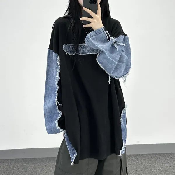 스튜디오 장면에서 입은 블랙 롱슬리브. 연청 데님 소매와 옆판, 가슴 가로 데님 패치, 올 풀린 마감