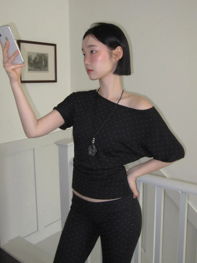 DOT PRINT SHIRRING TOP_BLACK