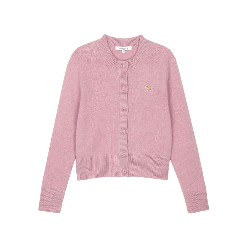메종키츠네 (Maison Kitsuné) 여성 베이비 폭스 램스울 피티드 가디건 미스트 핑크 (PW00506KT1006-P623)