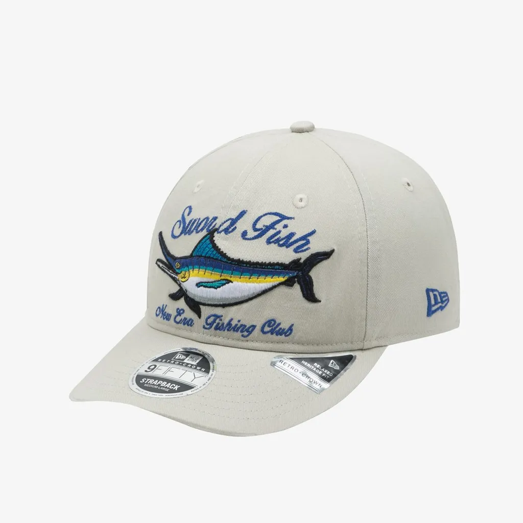 스톤 컬러 레트로 크라운 스트랩백. 앞면 Sword Fish Fishing Club 자수